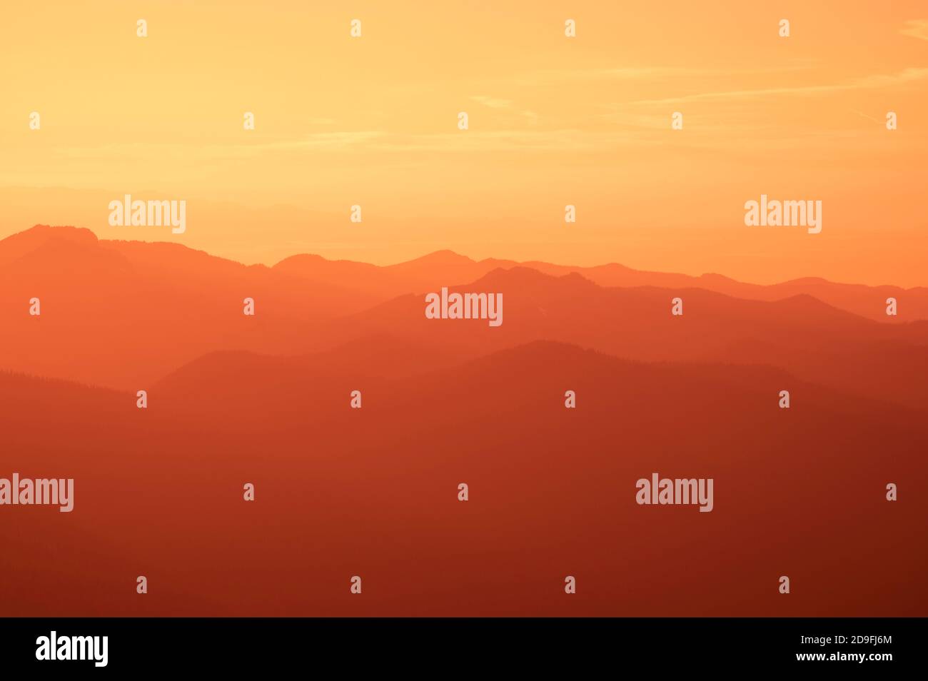 goldener Sonnenaufgang über der Cascade Mountain Range Stockfoto