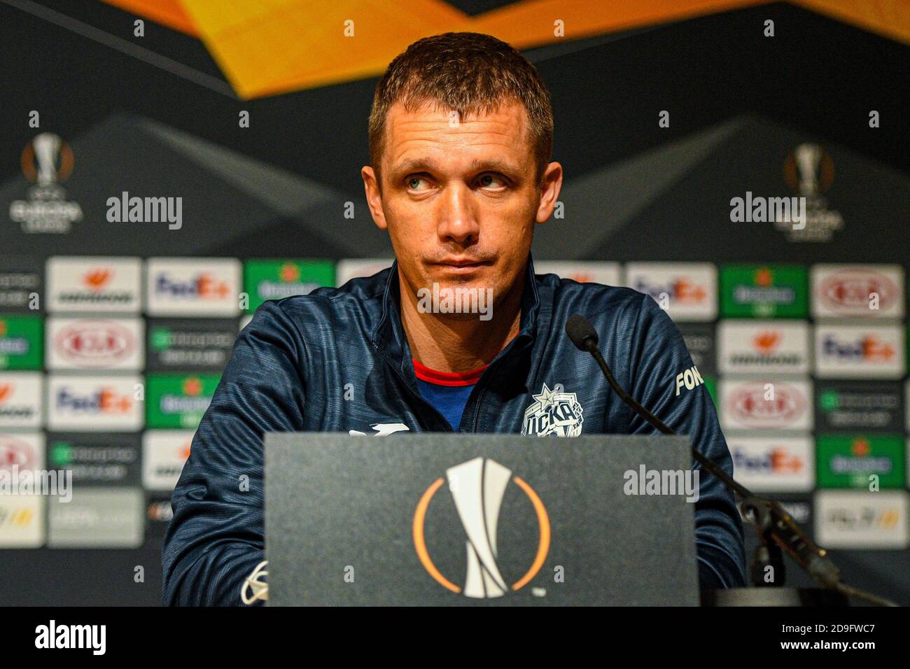 ROTTERDAM, NIEDERLANDE - 05. NOVEMBER: Viktor Goncharenko vom CSKA Moskou während einer Pressekonferenz vor dem UEFA Europa League Spiel zwischen Feyenoord und CSKA Moskau am 22. Oktober 2020 in Rotterdam, Niederlande (Foto: Yannick Verhoeven/Orange Pictures) Stockfoto