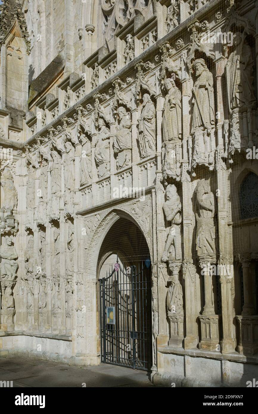 Schnitzereien von Heiligen der anglikanischen Exeter Kathedrale (Kathedrale St. Peter) in Devon, Großbritannien Stockfoto