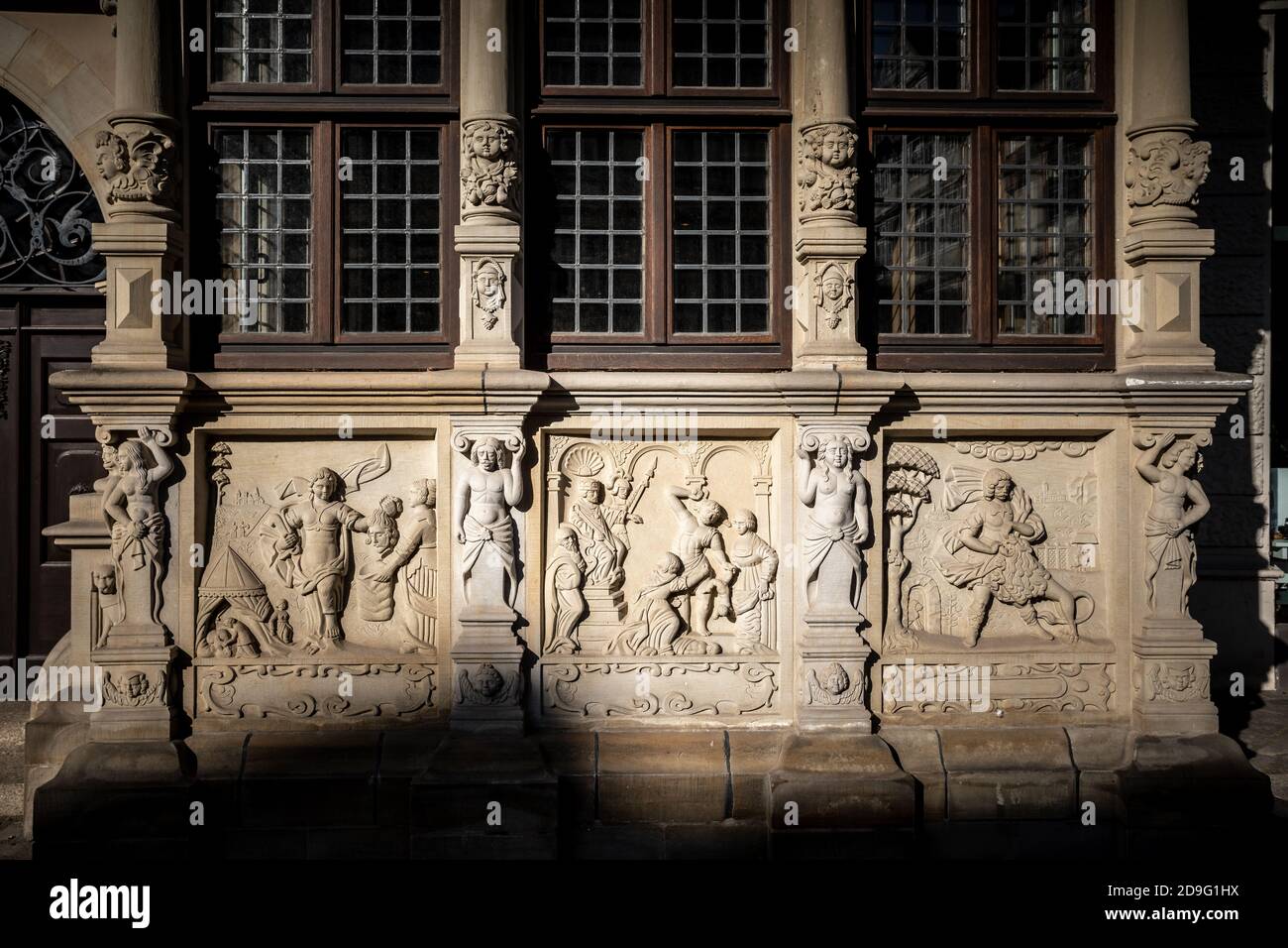 Leibnizhaus Fassadenskulptur Innenstadt Hannover, Deutschland Stockfoto
