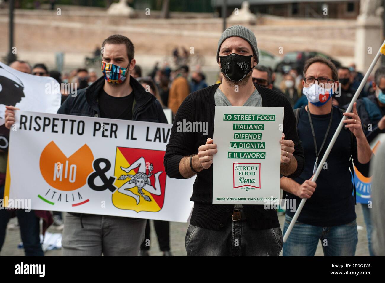 Rom, 02/11/2020: Gastronomen protestieren auf der Piazza del Popolo gegen die Regierung und fordern Alternativen, um die Aktivitäten sicher wieder aufzunehmen. © Andrea Sab Stockfoto