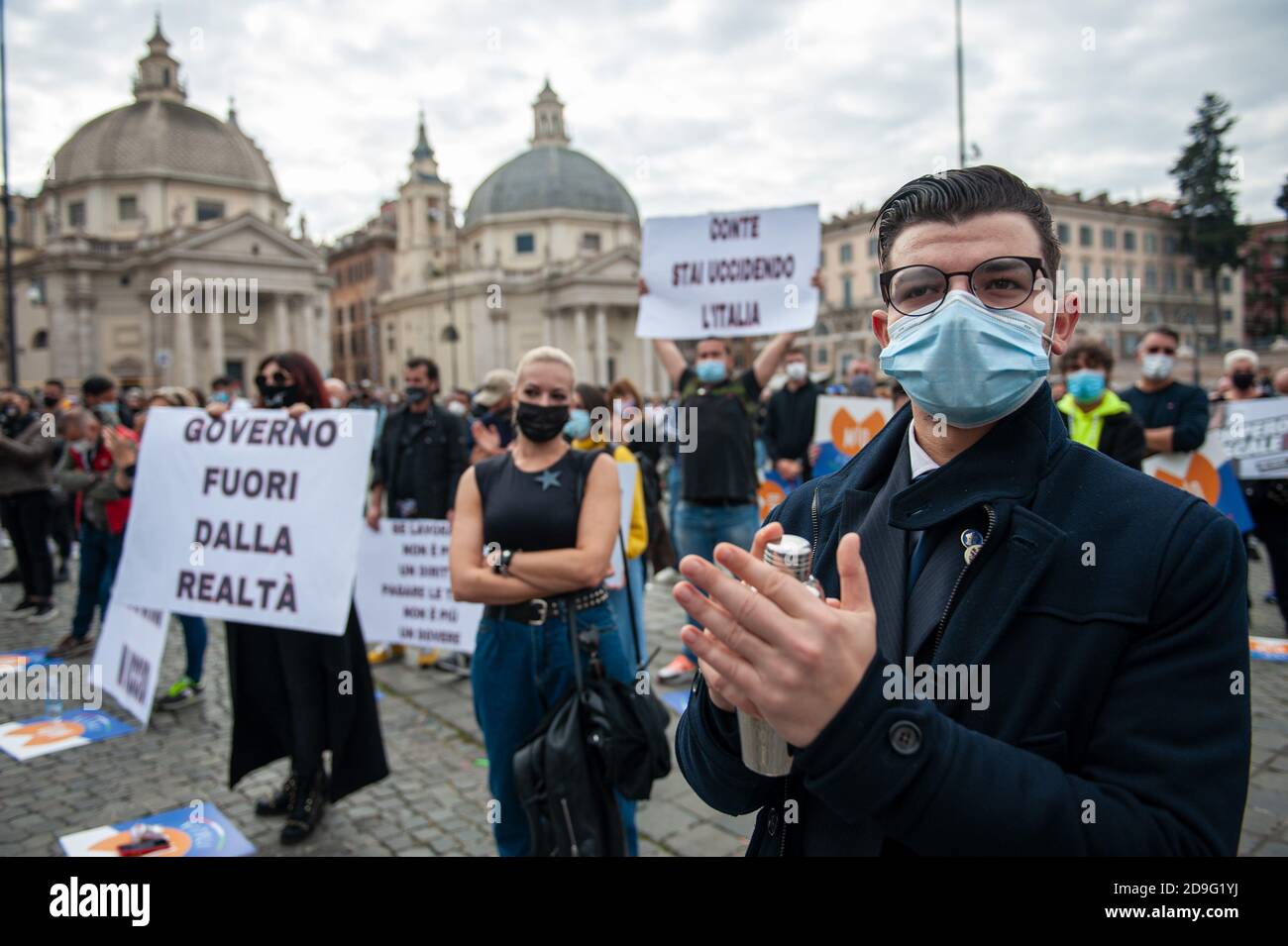 Rom, 02/11/2020: Gastronomen protestieren auf der Piazza del Popolo gegen die Regierung und fordern Alternativen, um die Aktivitäten sicher wieder aufzunehmen. © Andrea Sab Stockfoto