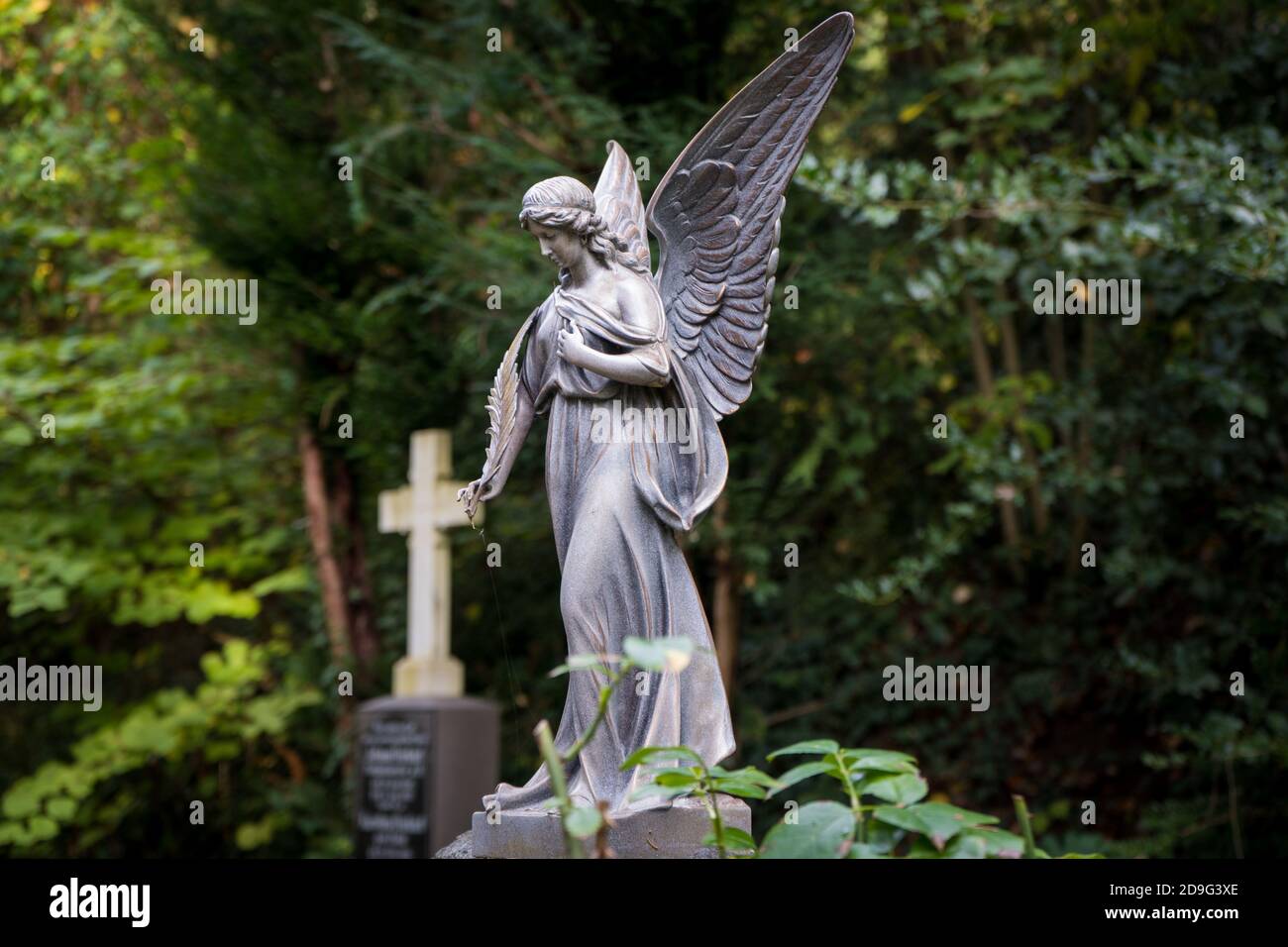 Engelsstatue auf dem Friedhof Stockfoto
