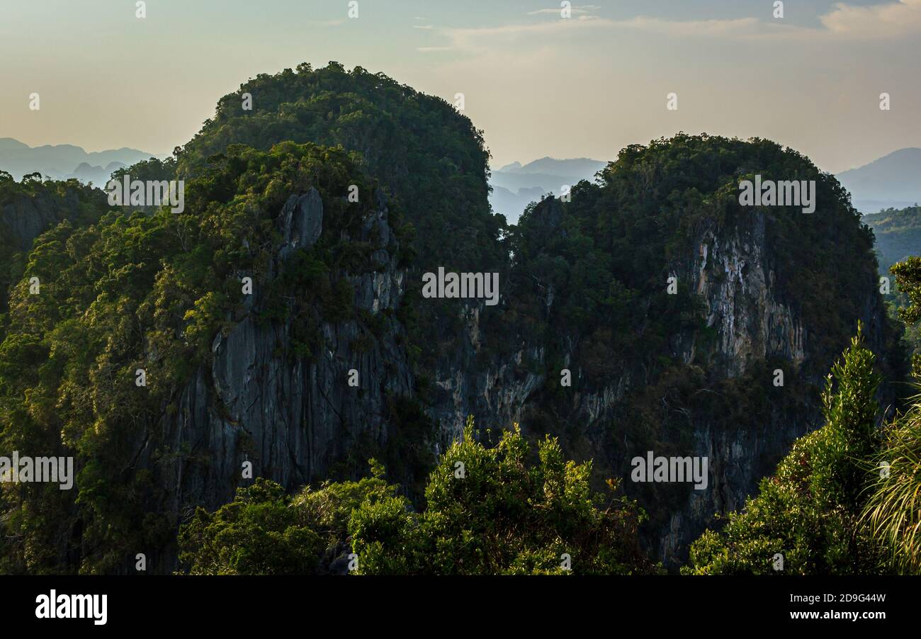 Thailand grüne Natur Berg Panoramablick von oben Stockfoto