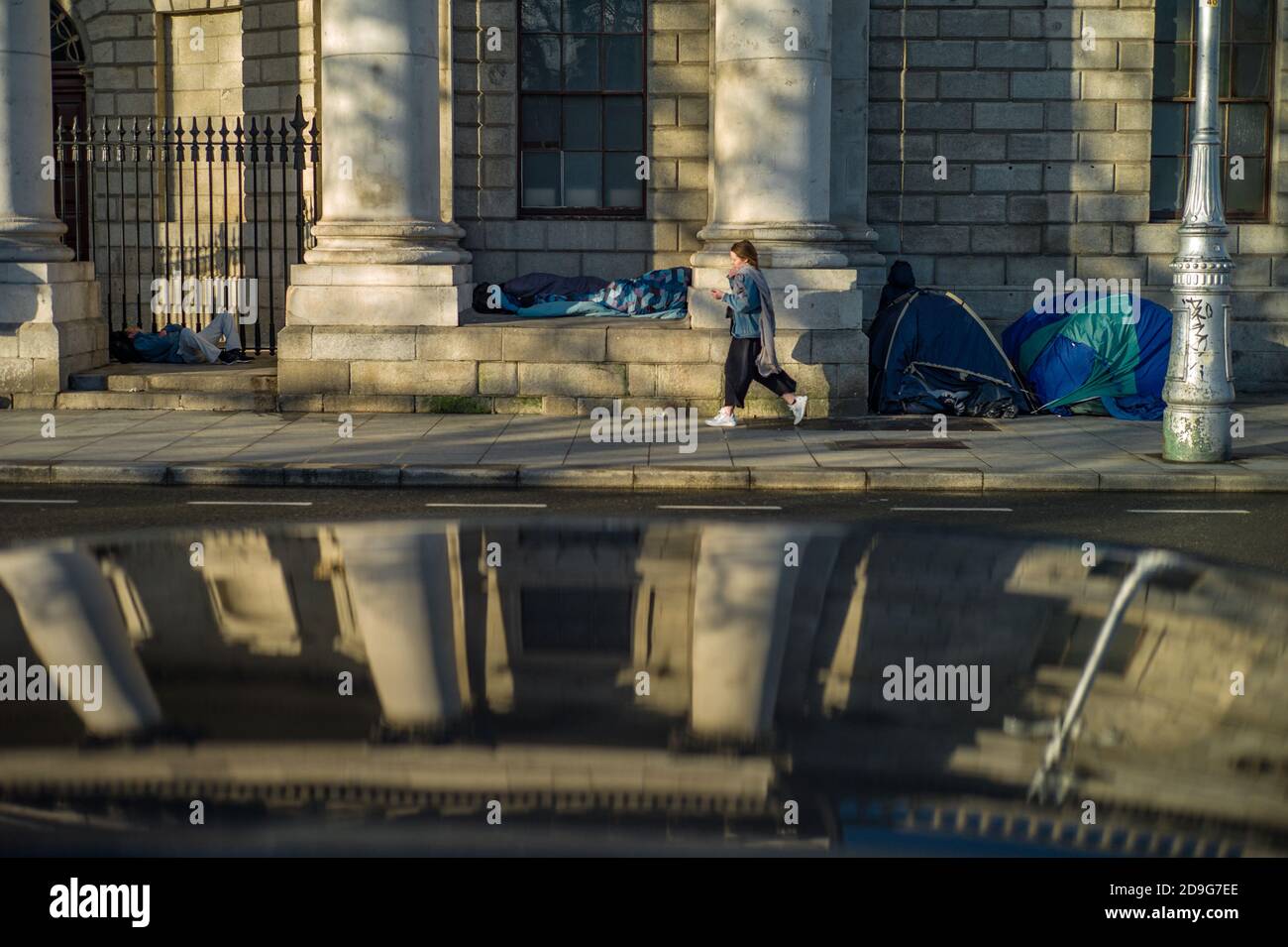 Zelte von Obdachlosen unter den Bögen der vier Gerichte In Dublin Stockfoto