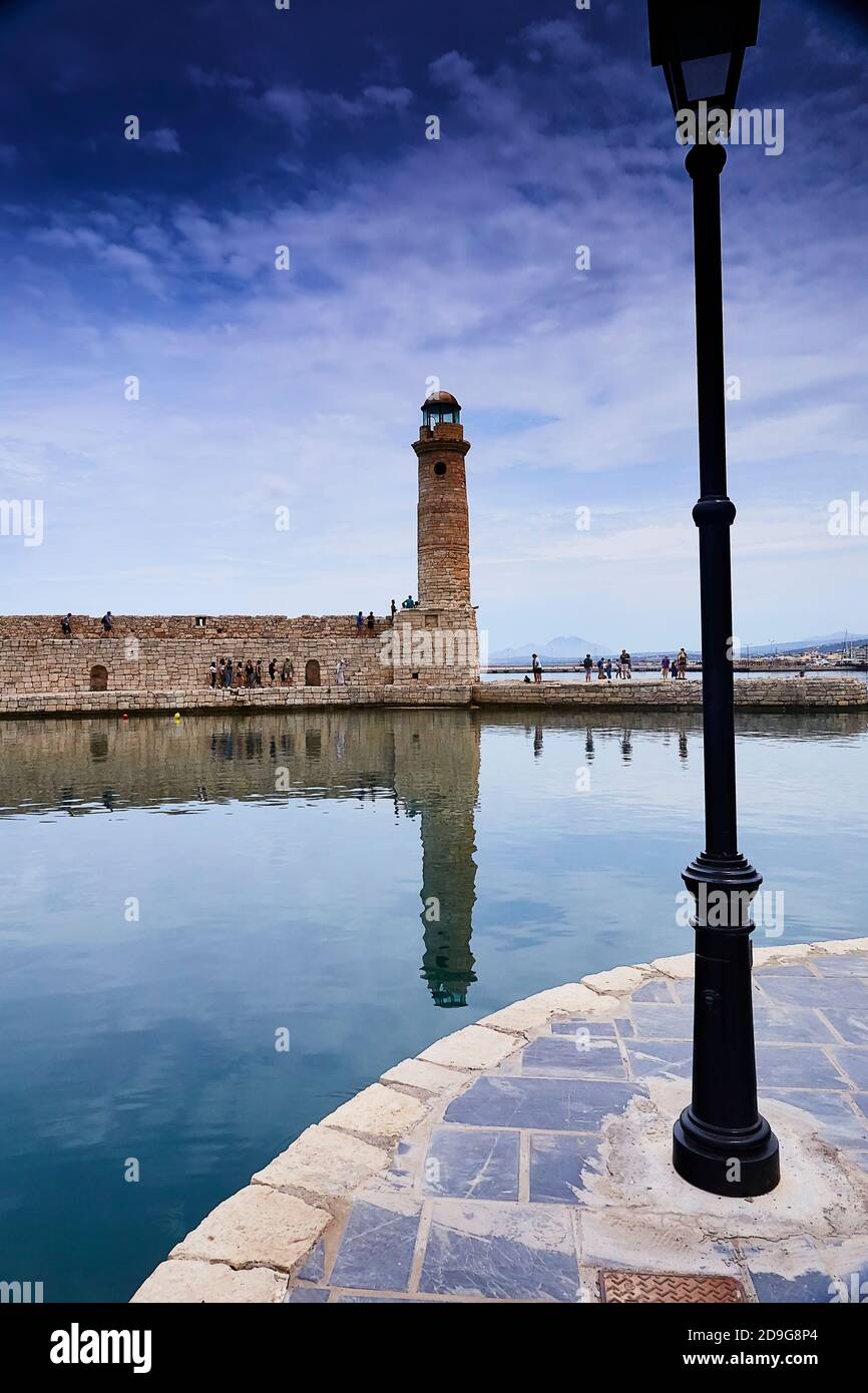 RETHYMNO, DIE INSEL KRETA, GRIECHENLAND - 30. MAI 2019: Die Yachten im Hafen von Rethymnon. Stockfoto