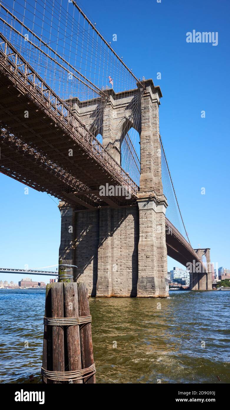 Brooklyn Bridge an einem sonnigen Tag, New York City, USA. Stockfoto