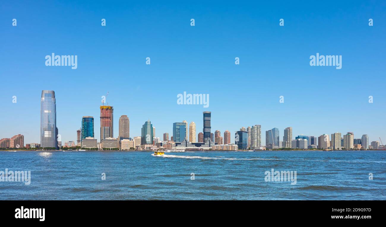 Skyline von Jersey City an einem sonnigen Sommertag, USA. Stockfoto