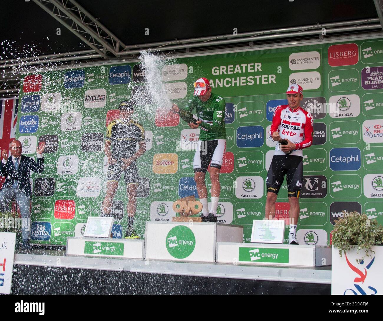 Die Fahrer nahmen an der letzten Etappe der Tour of Britain Teil, die in Manchester in Deansgate, Großbritannien, endete. Die Allgemeine Klassifikation wurde von Mathieu van der Poel gewonnen. Stockfoto