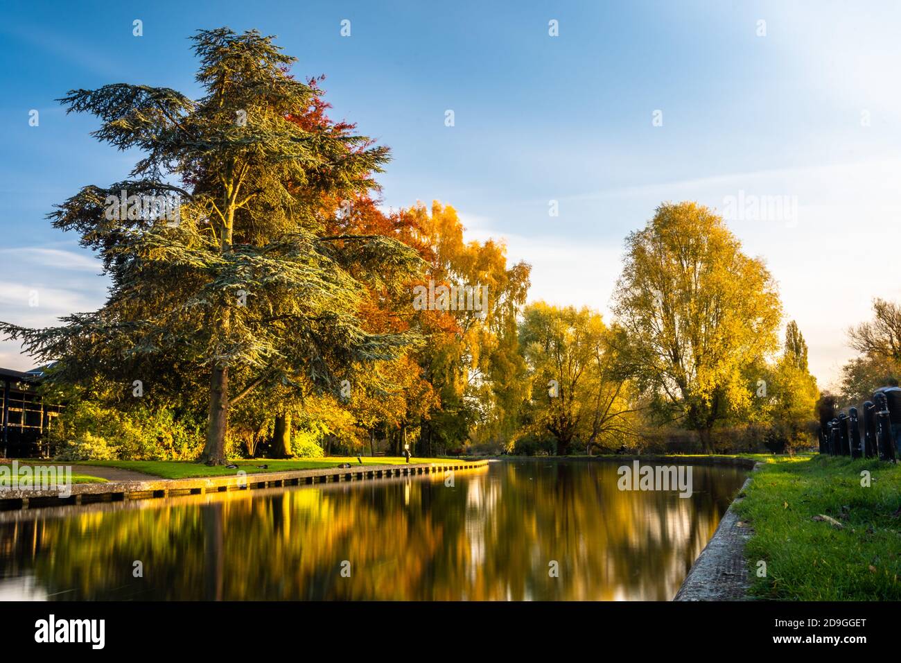 LON-Aufnahme der River Cam im Herbst, Cambridge, Großbritannien Stockfoto