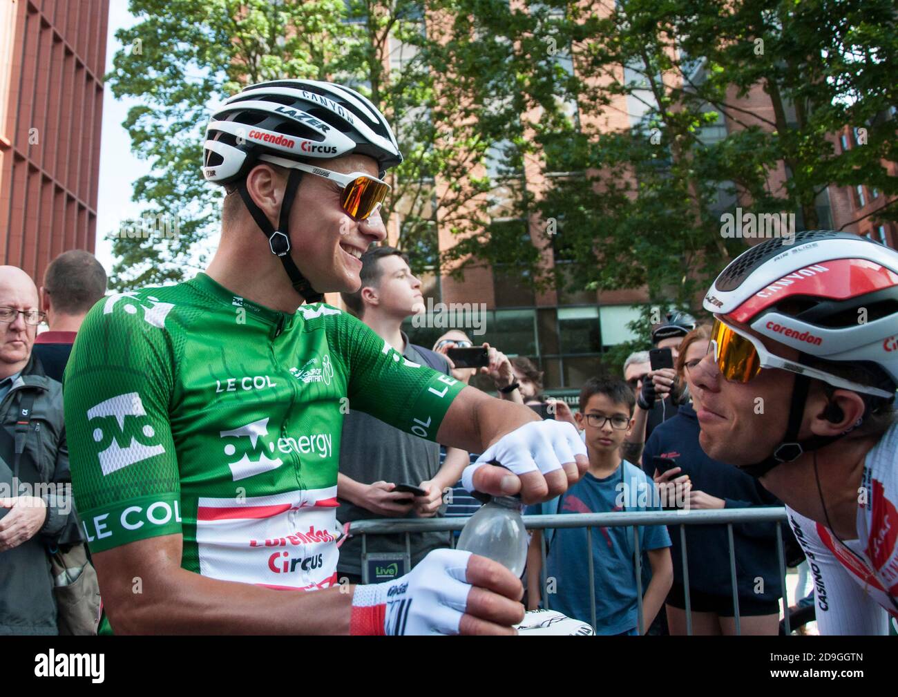 Mathieu van der Poel feiert den Sieg der 8. Etappe der Tour of Britain und die Allgemeine Klassifikation des Rennens in Deansgate Manchester. Stockfoto