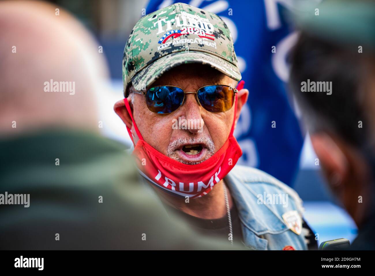 Philadelphia, USA. November 2020. Ein Pro-Trump-Protestler im Philadelphia Convention Center. Zwei Tage nach der Präsidentschaftswahl verklagte Donald Trump mehrere Staaten, damit sie keine legalen Stimmzettel mehr in Staaten zählen, die sich auf Joe Biden stützen. Quelle: Chris Baker Evens. Stockfoto