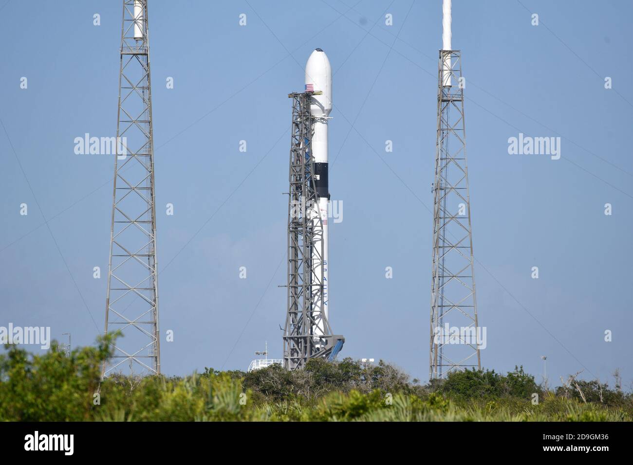 Kennedy Space Center, Usa. November 2020. Am Donnerstag, den 5. November 2020, wird eine SpaceX Falcon 9 Rakete vom Komplex 40 auf der Cape Canaveral Air Force Station in Florida gestartet. Falcon wird einen Satelliten für das Global Positioning System für die US Space Force verstärken. Foto von Joe Marino/UPI Kredit: UPI/Alamy Live Nachrichten Stockfoto