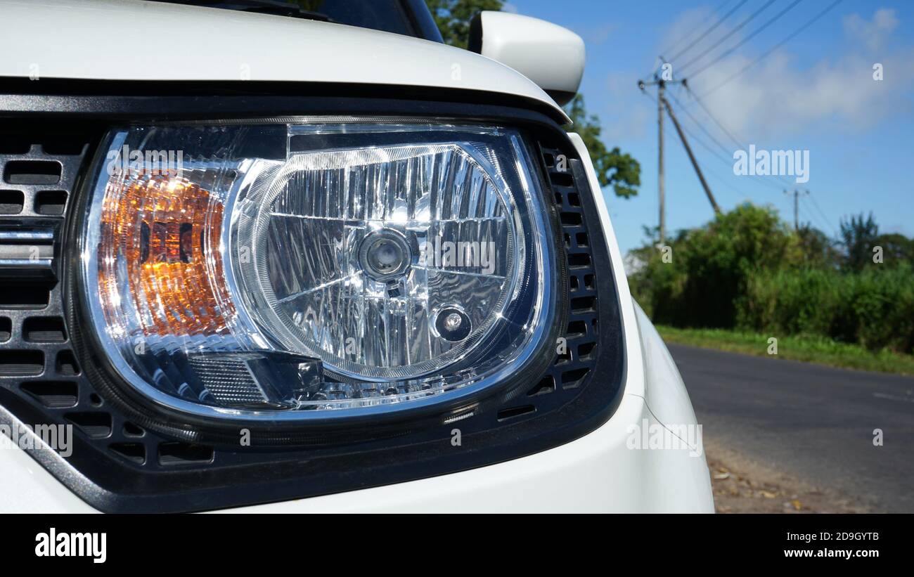 Nahaufnahme der modernen Autoscheinwerfer Stockfoto