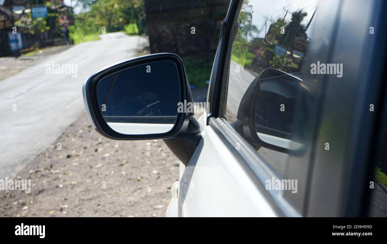 Spiegel an modernen Autos Stockfoto