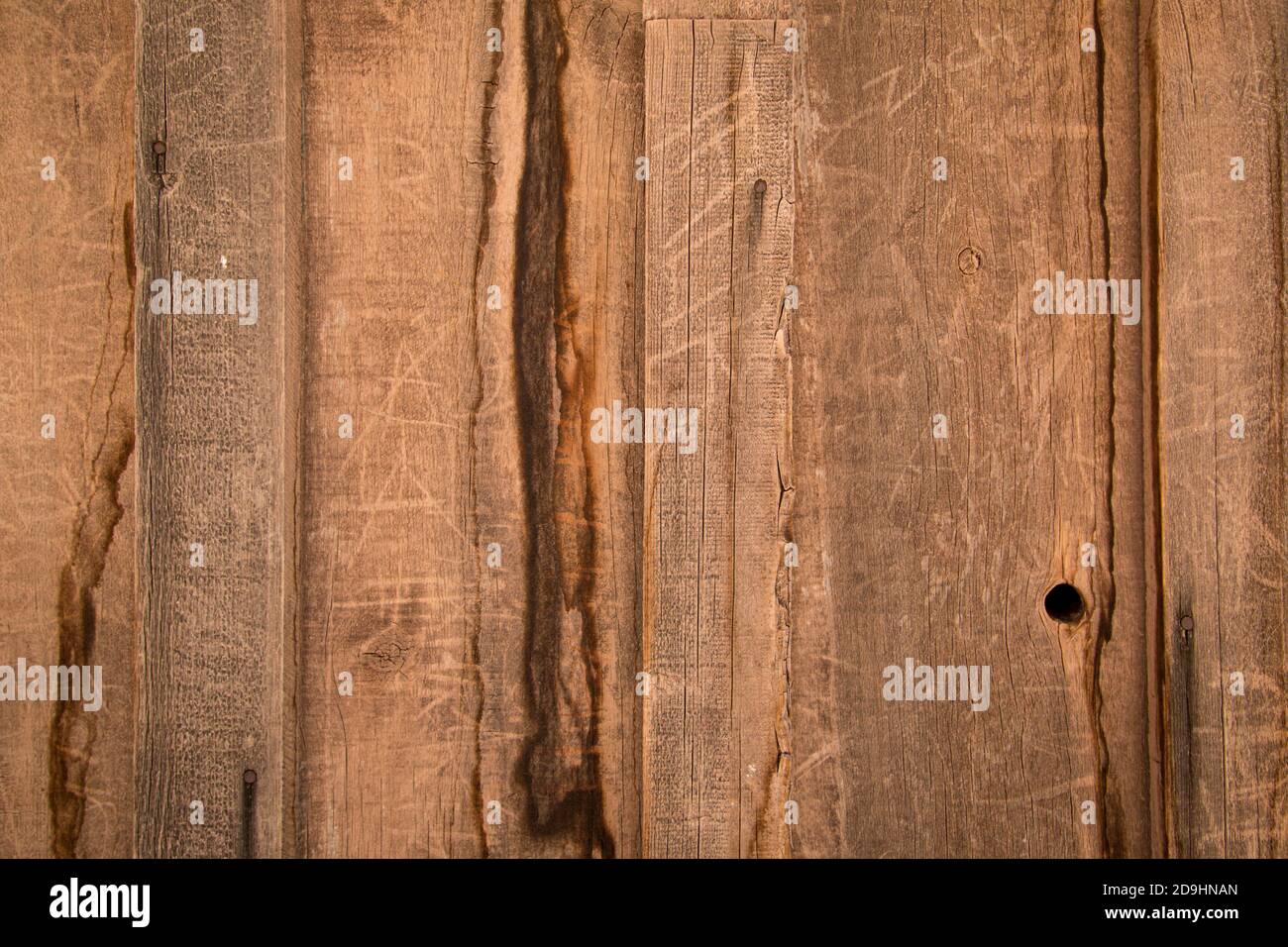 Holzoberfläche mit geschnitzten Buchstaben perfekt für Hintergrund Stockfoto