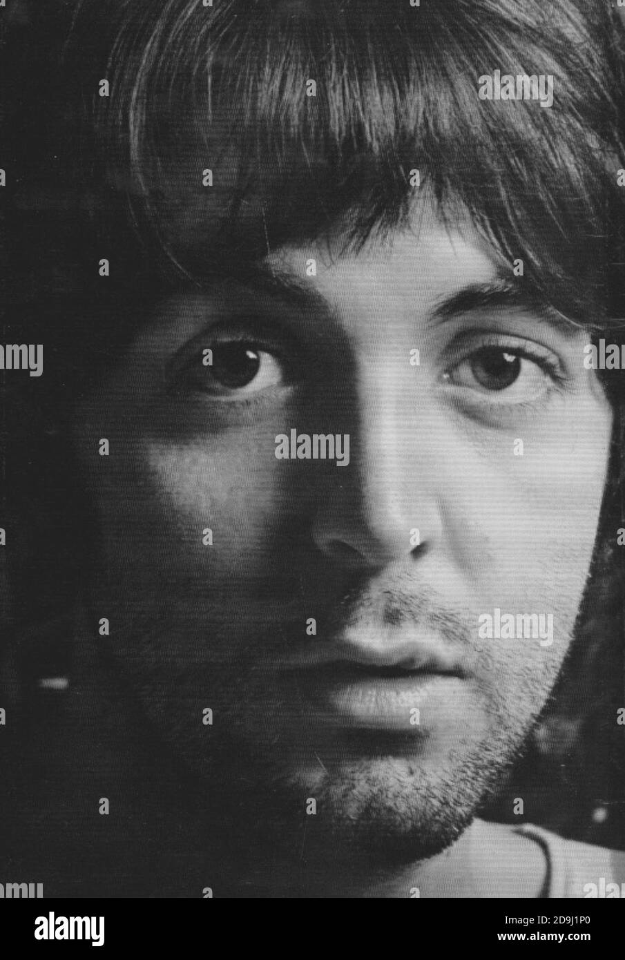 Fotoportrait von Paul McCartney, wie an Mitglieder des Beatles Fan Club geschickt und Beilagen im weißen Album. Stockfoto