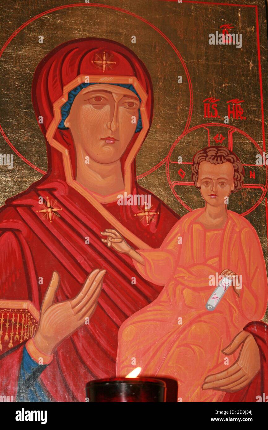 "Madonna mit Kind" in der Kapelle des Heiligen Geistes in Liverpools anglikanischer Kathedrale, Merseyside, Großbritannien Stockfoto