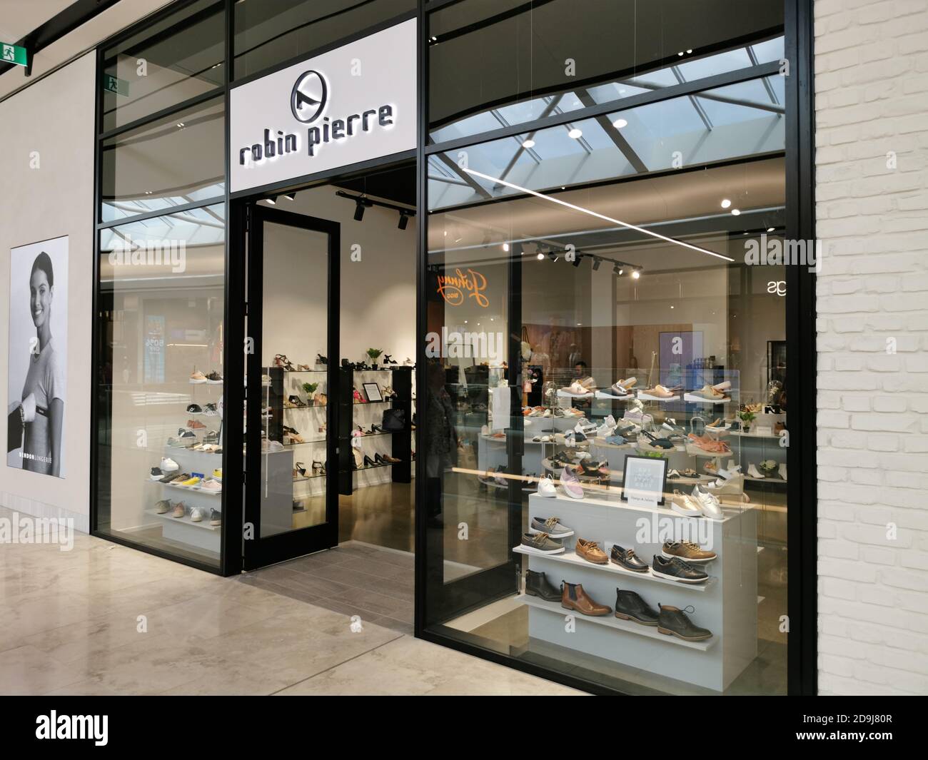 AUCKLAND, NEUSEELAND - 03. Nov 2020: Blick auf Robin Pierre Schuhgeschäft in Sylvia Park Einkaufszentrum Mall Stockfoto