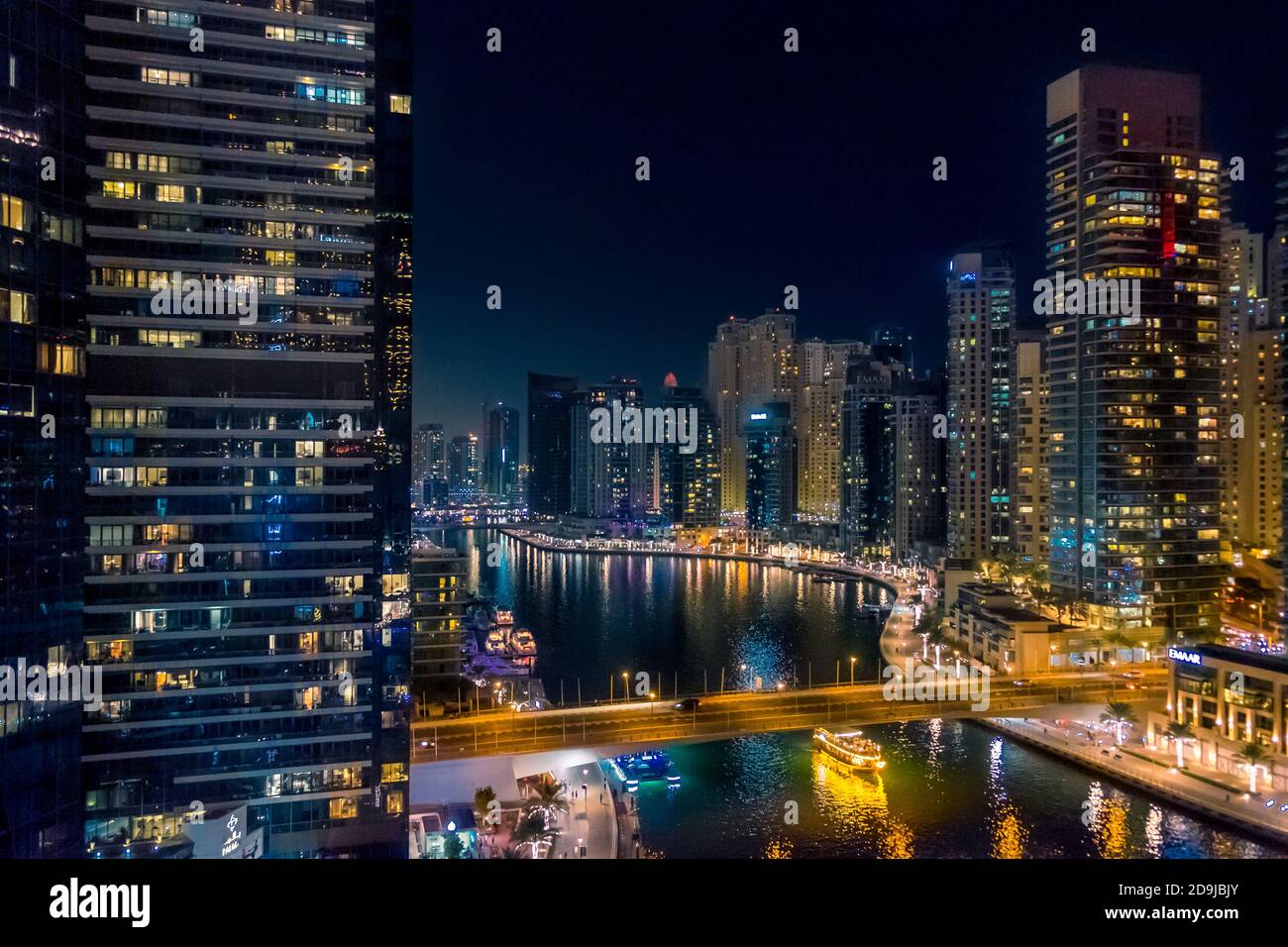Dubai bei Nacht Stockfoto