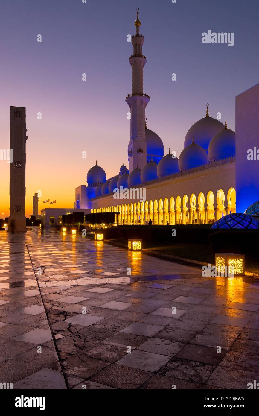 Sonnenuntergang im Sheikh Zayed Grand Mosqueorange Stockfoto