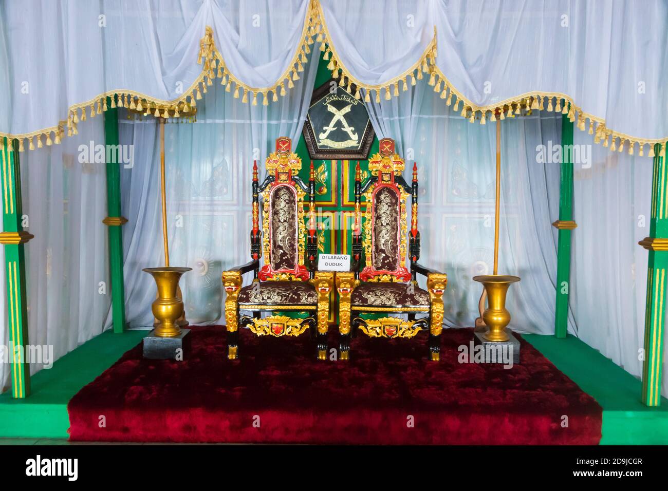 Der Thron im Sultan's Memorial Museum. Tidore, Nord-Molukken, Indonesien. Stockfoto