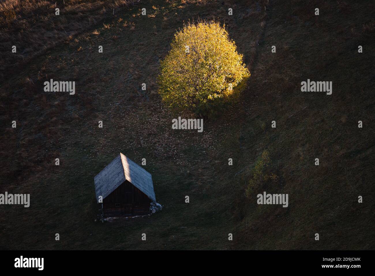 Herbst ländliche Szene des rumänischen Dorfes in Siebenbürgen, am Fuße der Karpaten Stockfoto