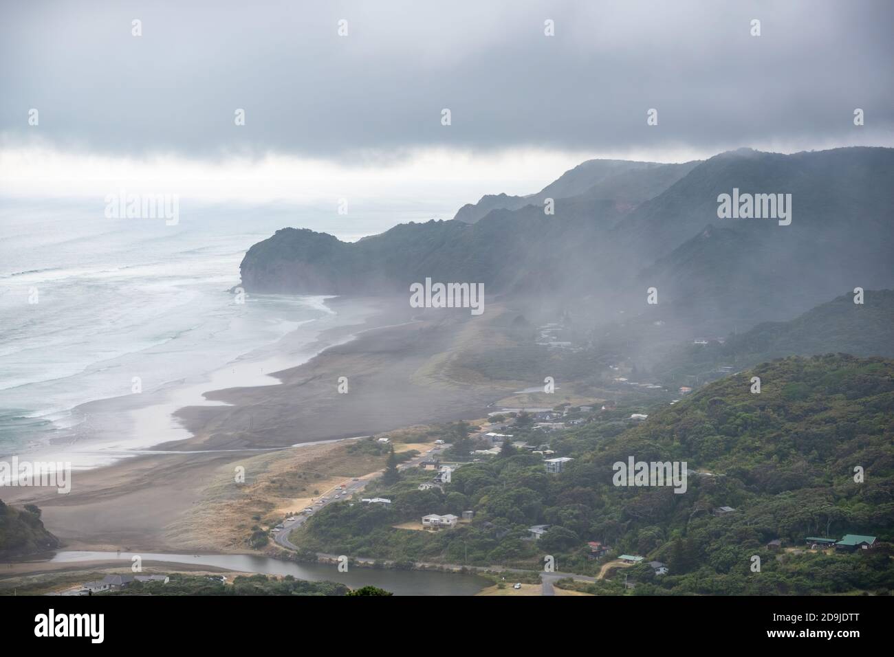 Luftaufnahme des Piha Strandes Stockfoto