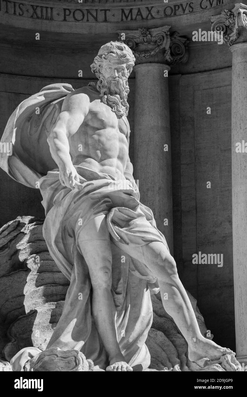 Nahaufnahme der Statue des Ozeanus, Trevi-Brunnen, Rom, Latium, Italien. Stockfoto