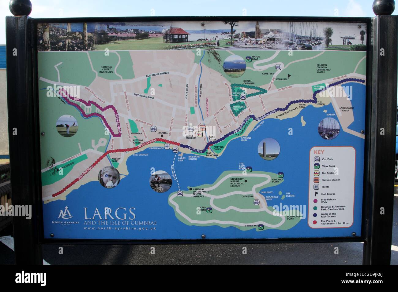 Largs , Ayrshire, Schottland, Großbritannien. Beschilderung zur Promenade am Meer Stockfoto