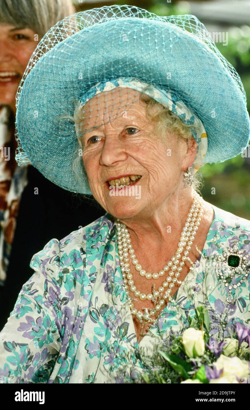Königin Elisabeth Die Königin Mutter. 94. Geburtstag, Clarence House, London. VEREINIGTES KÖNIGREICH Stockfoto