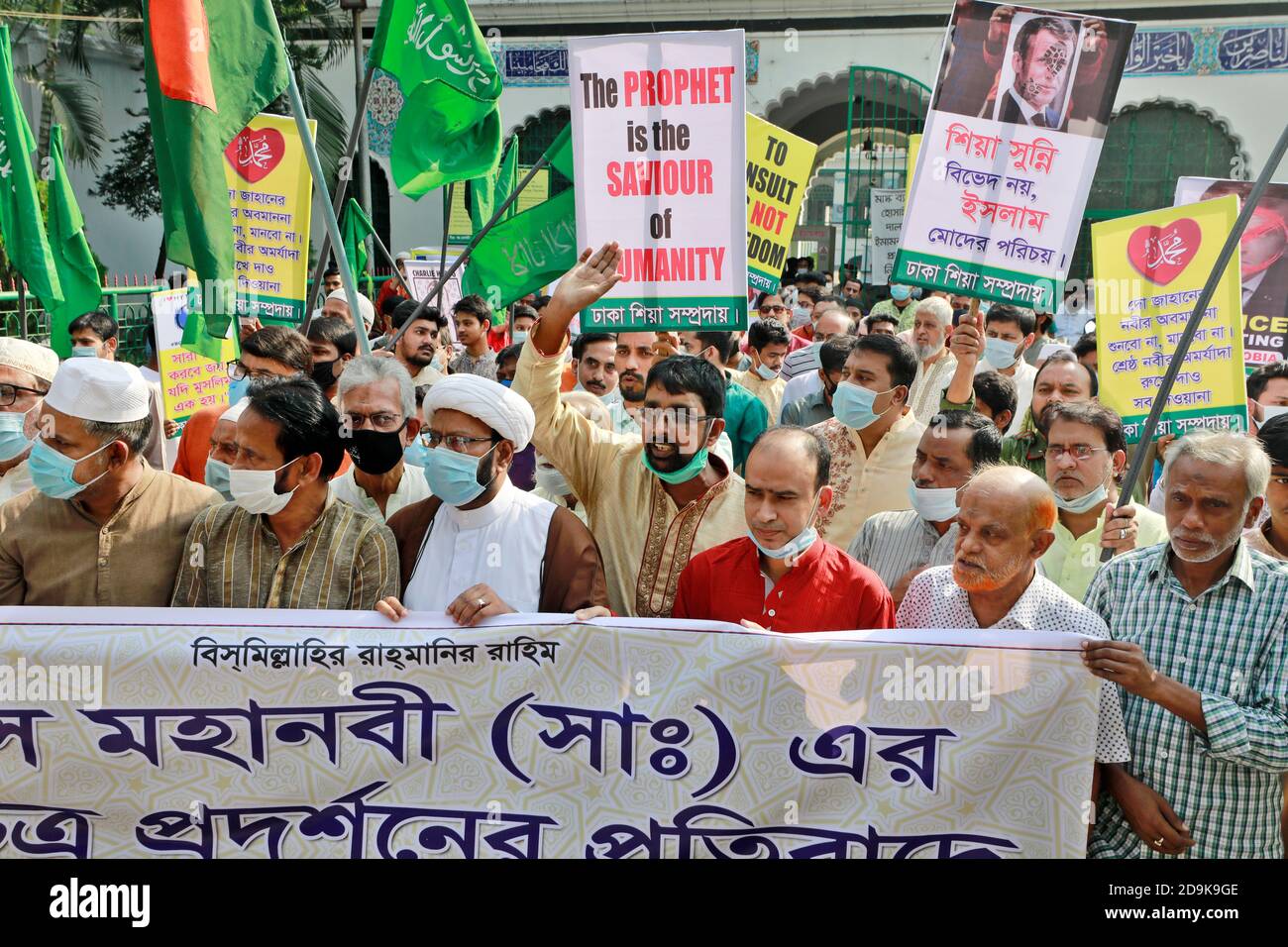 Dhaka, Bangladesch - 06. November 2020: Dhaka Shia Muslim marschiert zum Nationalen Presseclub in Dhaka, um gegen die Veröffentlichung von Cartoons zu protestieren Stockfoto