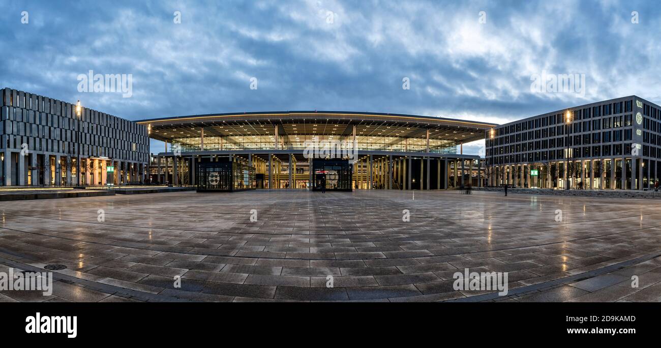 Flughafen Berlin Brandenburg (BER), internationaler Flughafen Willy Brandt, Terminal 1, SXF, BER Schönefeld, Willy Brandt Platz Stockfoto