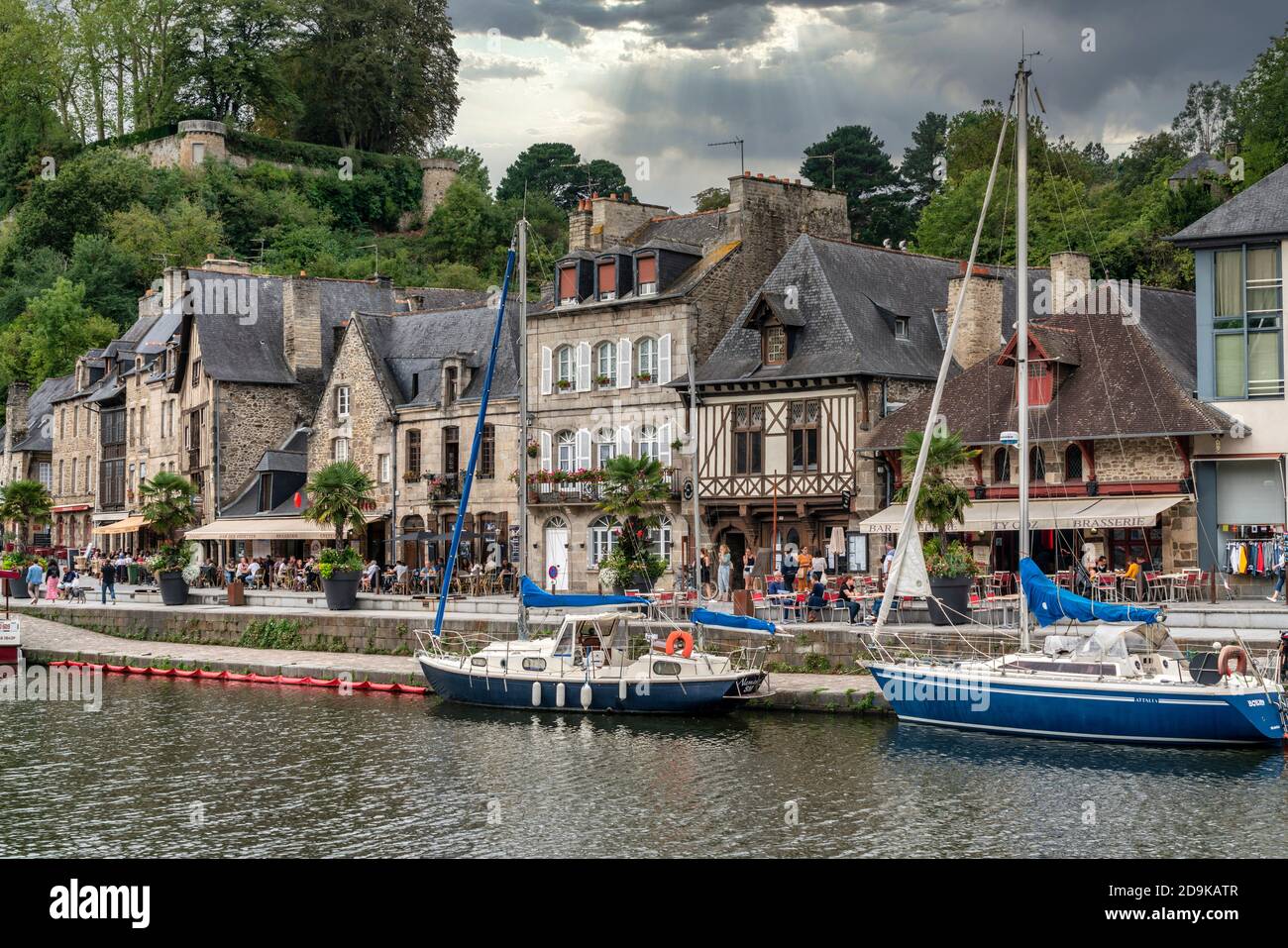 mittelalterlicher Hafen von Dinan an der Mündung der Rance, Bretagne, Frankreich Stockfoto