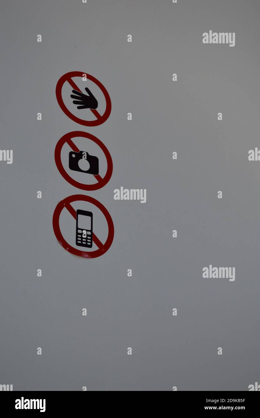 Berühren Sie nicht, machen Sie keine Fotos, verwenden Sie nicht Ihr Telefonschild im Evita Fine Arts Museum Stockfoto