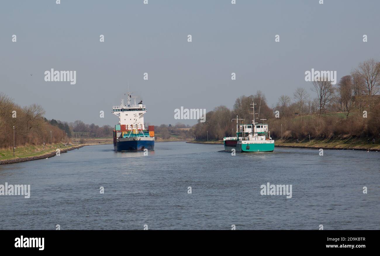 Schifffahrt auf dem Transit durch den Kieler Kanal Deutschland Stockfoto