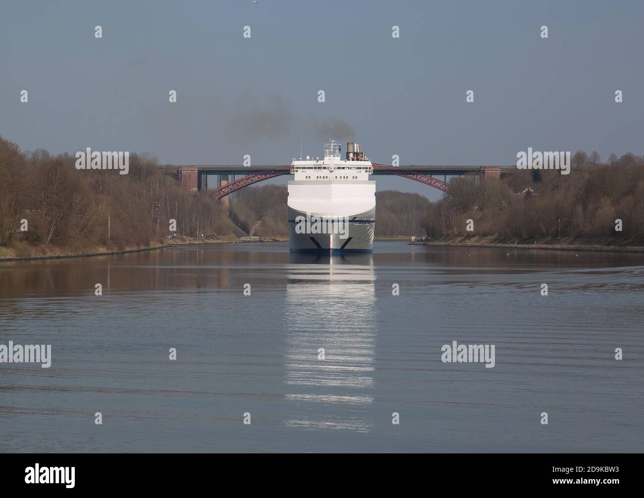 Schifffahrt auf dem Transit durch den Kieler Kanal Deutschland Stockfoto