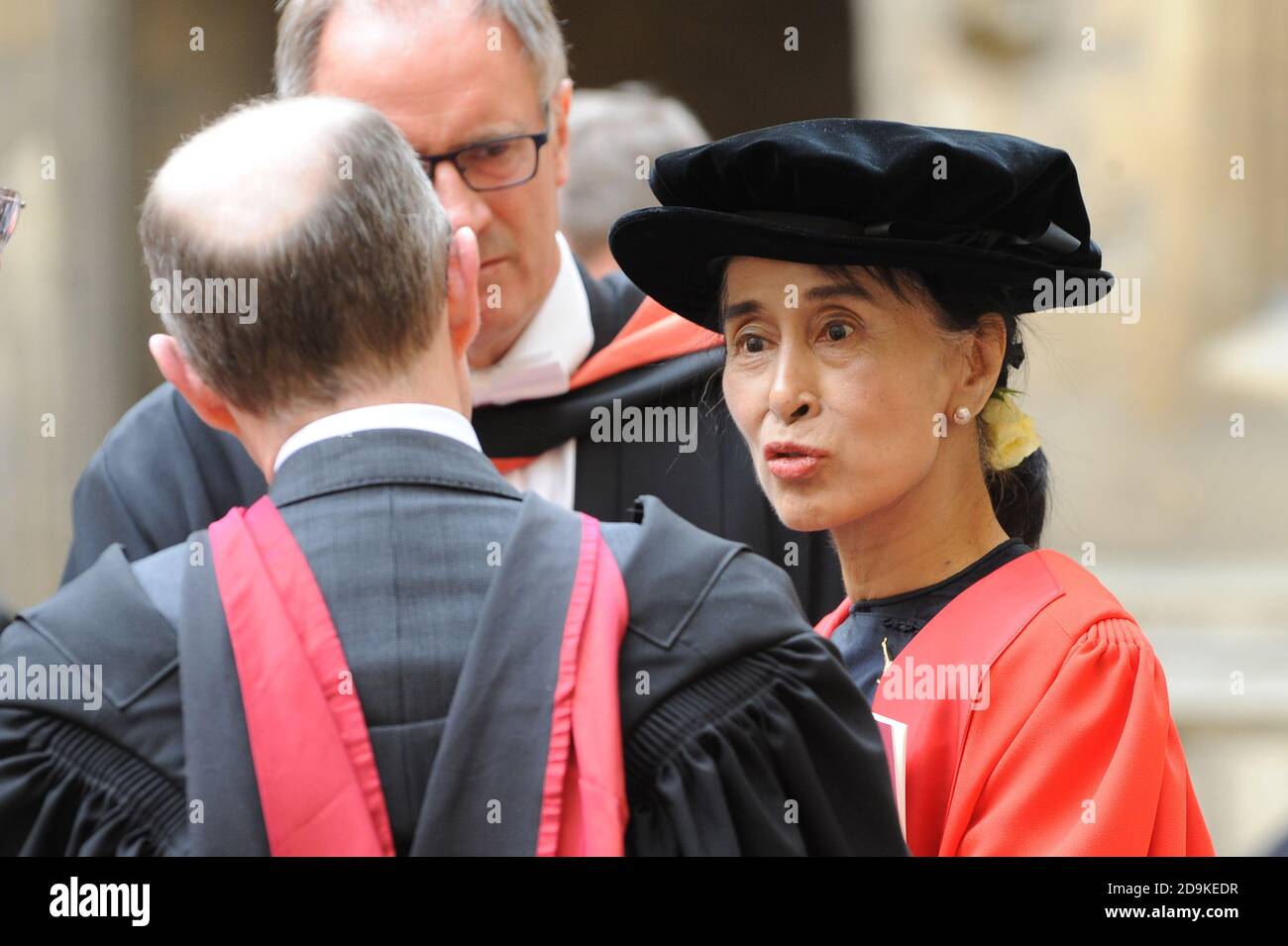 Aung San Suu Kyi erhält während der jährlichen Encaenia-Zeremonie die Ehrendoktorwürde der Universität Oxford. 20. Juni 2012 © Paul Treadway Stockfoto