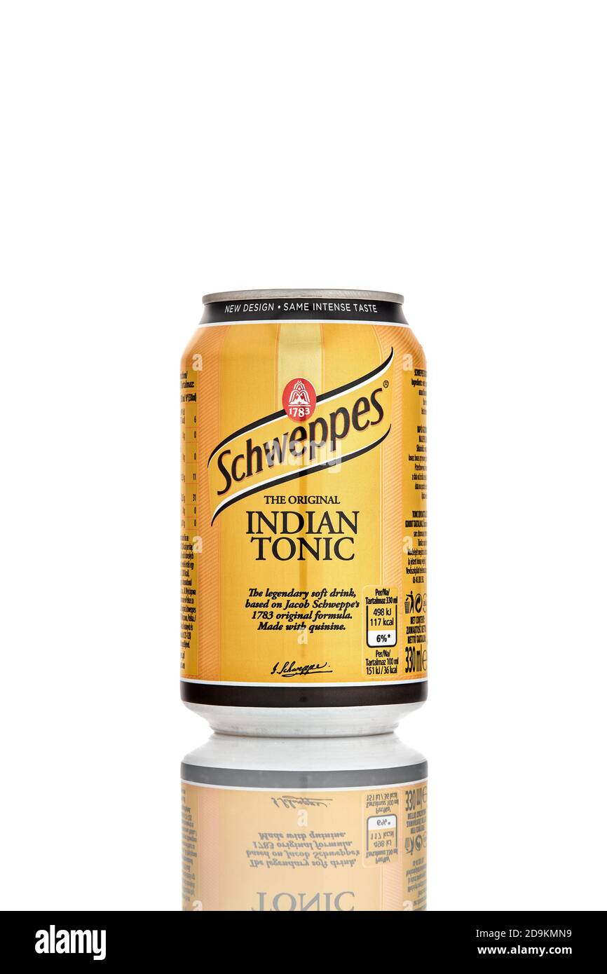 Schweppes Indian Tonic in einer Dose, isoliert auf weißem Hintergrund mit Reflexion. Beliebtes alkoholfreies Getränk. 21.06.2019, Rostow am Don, Russland. Stockfoto