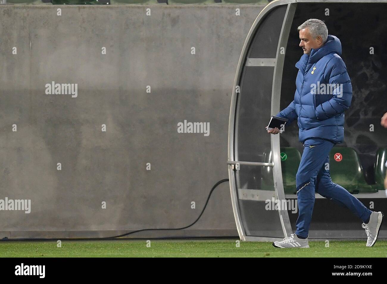 RAZGRAD, BULGARIEN - NOVEMBER 05: Jose Mourinho Cheftrainer von Tottenham in Aktion während des UEFA Europa League Gruppe J Etappenspiel zwischen PFC Ludogorets Razgrad und Tottenham Hotspur in der Ludogorets Arena am 5. November 2020 in Razgrad, Bulgarien. (Foto von Alex Nicodim/MB Media) Stockfoto