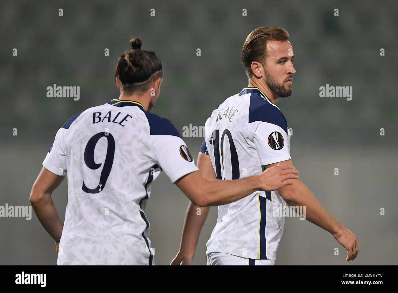 RAZGRAD, BULGARIEN - 05. NOVEMBER: Gareth Bale und Harry Kane aus Tottenham feiern während des UEFA Europa League Group J Stage Matches zwischen PFC Ludogorets Razgrad und Tottenham Hotspur in der Ludogorets Arena am 5. November 2020 in Razgrad, Bulgarien. (Foto von Alex Nicodim/MB Media) Stockfoto