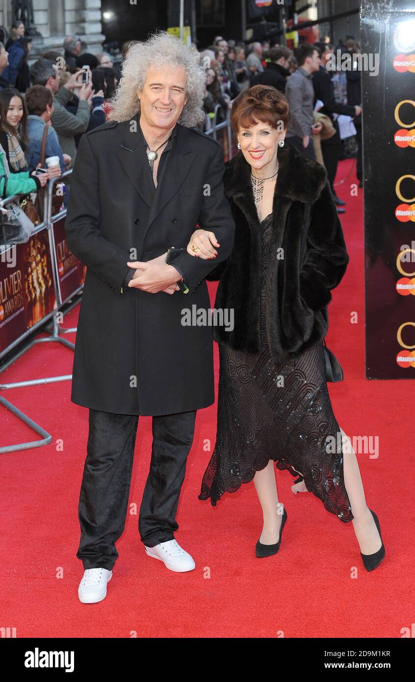 Brian May und Anita Dobson nehmen an den Olivier Awards 2012 im Royal Opera House in London Teil. 15. April 2012 © Paul Treadway Stockfoto