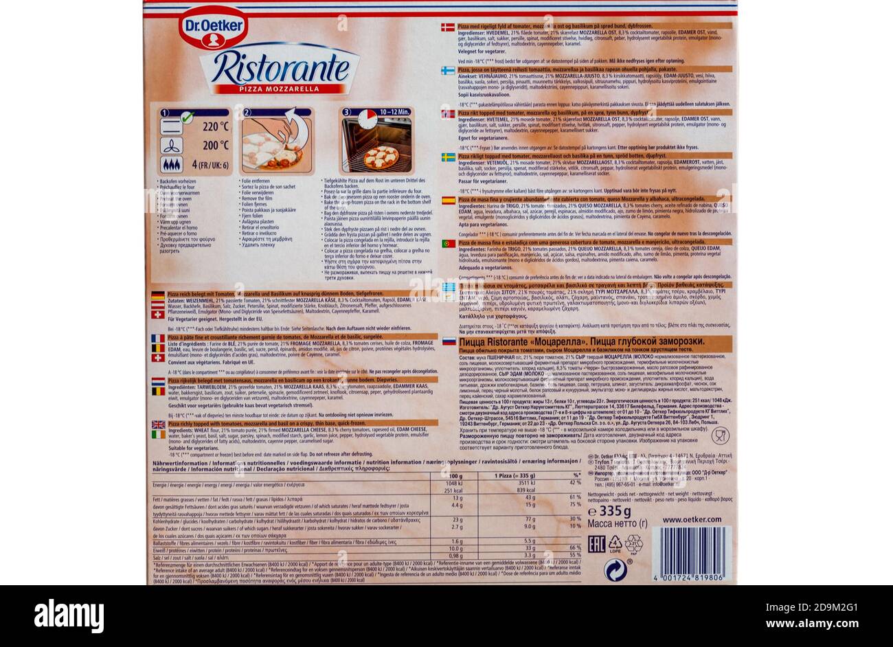Informationen auf der Rückseite von Dr. Oetker Ristorante Pizza Mozzarella gefrorene Pizza auf weißem Hintergrund gesetzt Stockfoto