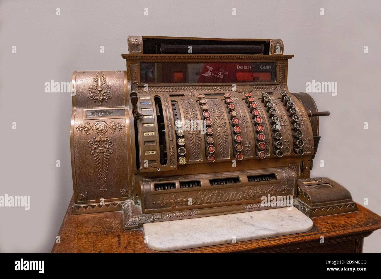 Antike nationale Messingkasse für Dollar und Cent Stockfoto