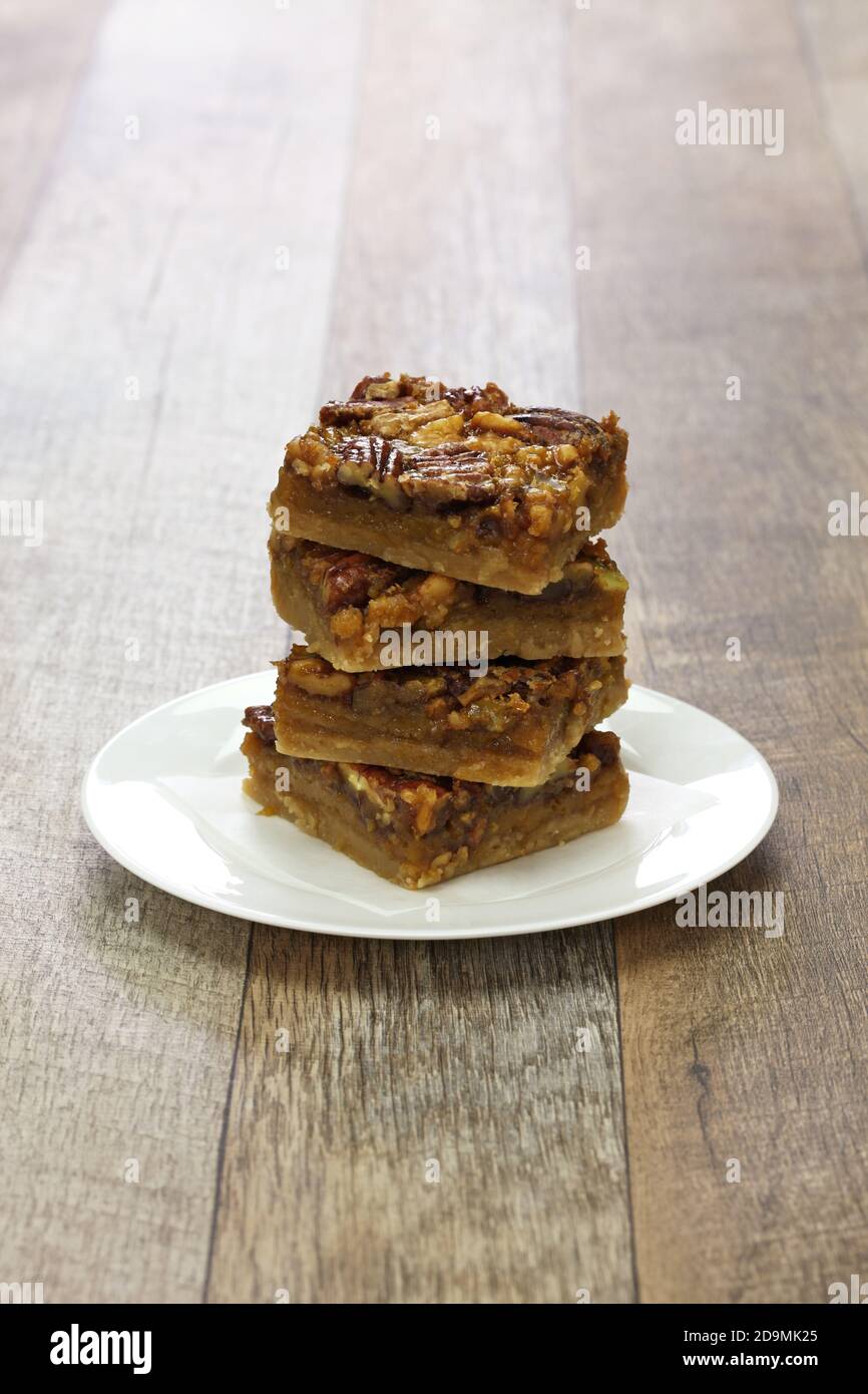 Ahornsirup Butter Tart Quadrate mit Pecan & Walnuss, hausgemachte kanadische süß Stockfoto