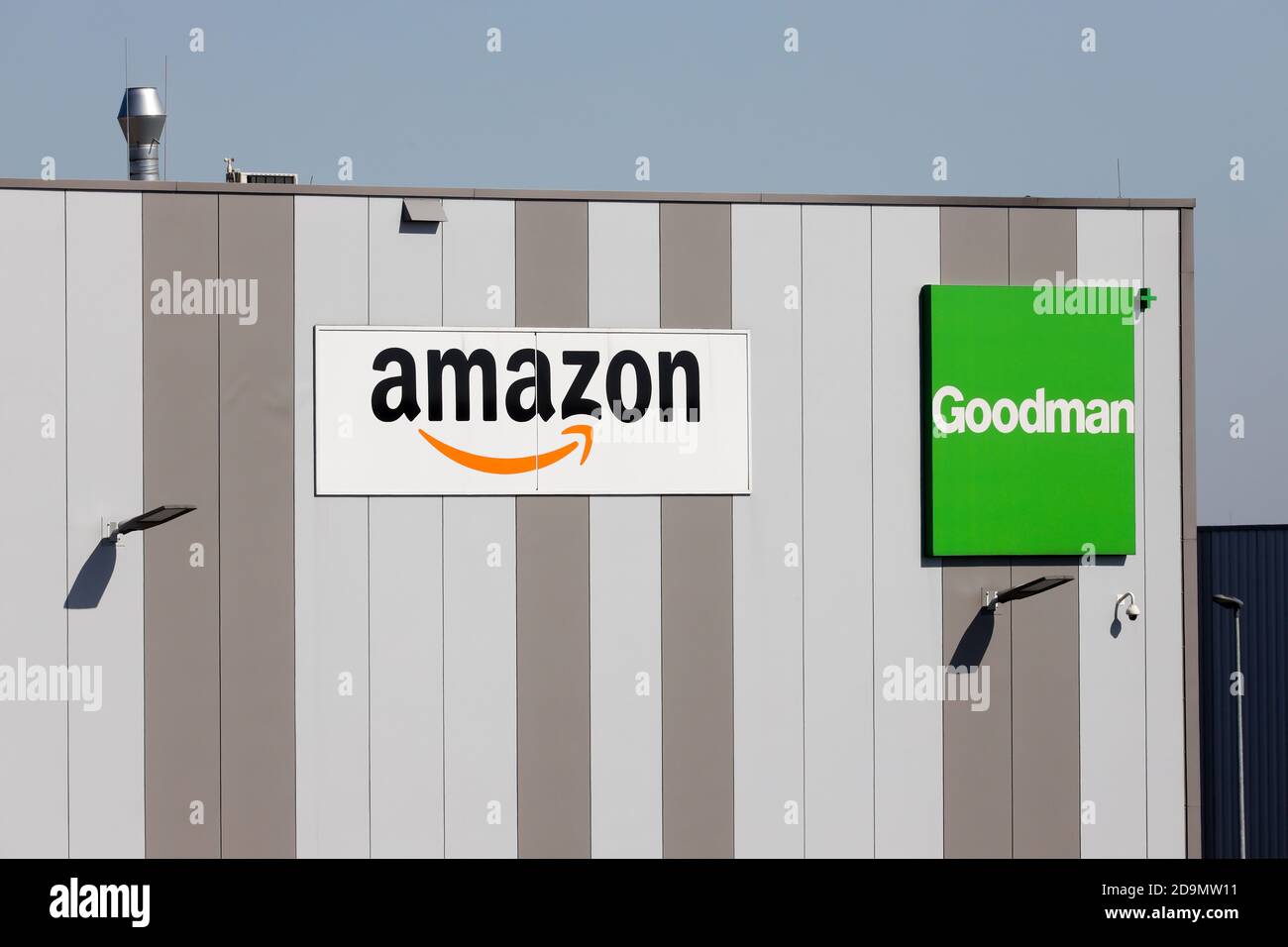Amazon Logistikzentrum, Immobilienunternehmen Goodman vermietet Amazon das Logistikzentrum, Duisburg, Ruhrgebiet, Nordrhein-Westfalen, Deutschland. Stockfoto