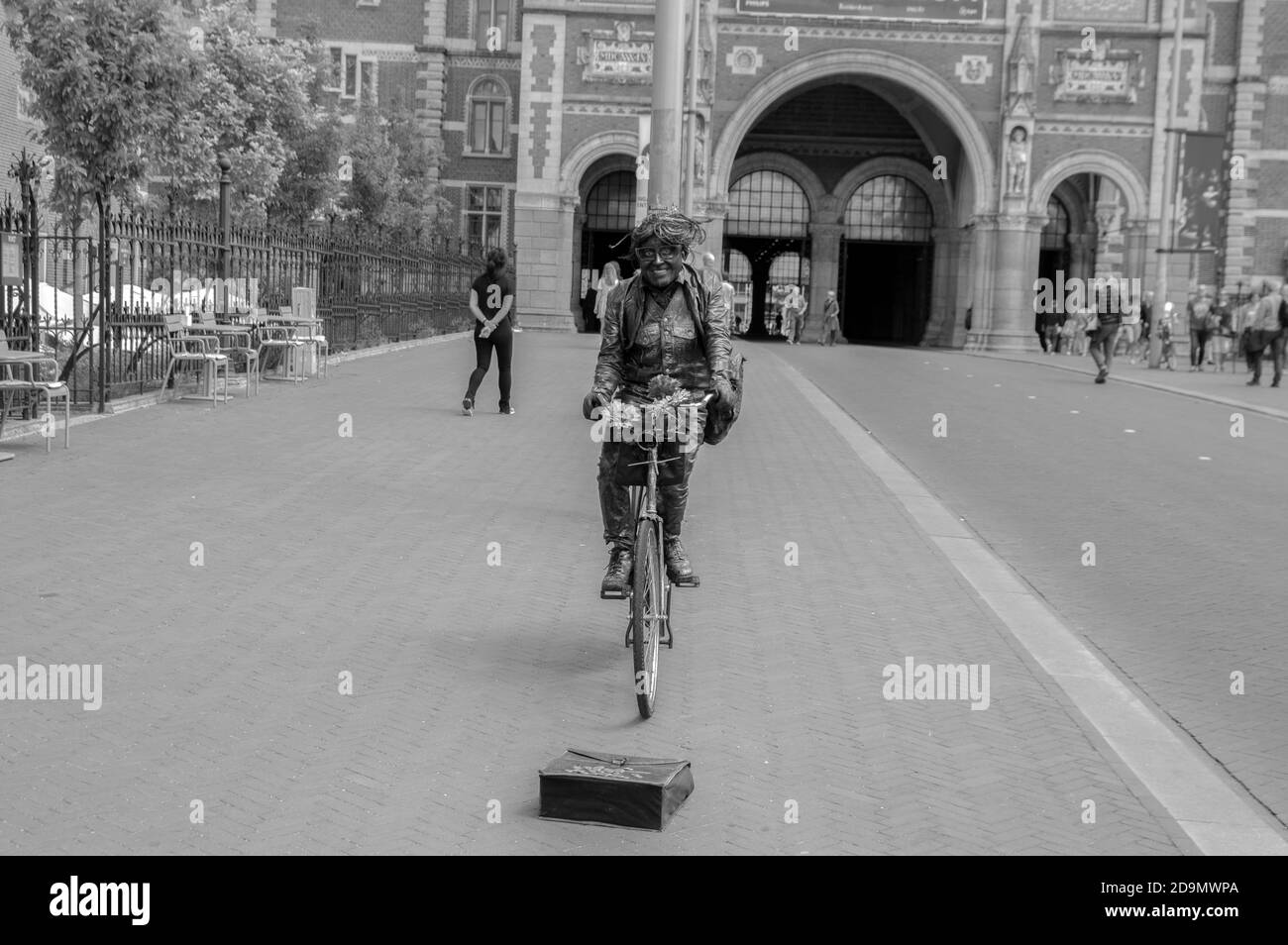 Lebende Statue Mit Fahrrad In Amsterdam Niederlande 20-6-2020 Stockfoto
