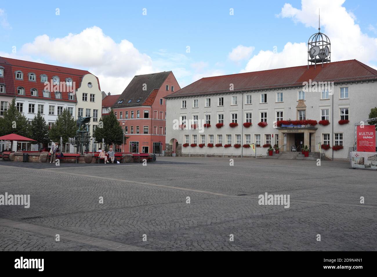 Anklam, Mecklenburg-Vorpommern - August 24 2020: Hauptplatz mit Rathaus im Zentrum von Anklam, in der Nähe der Ostsee, Deutschland Stockfoto
