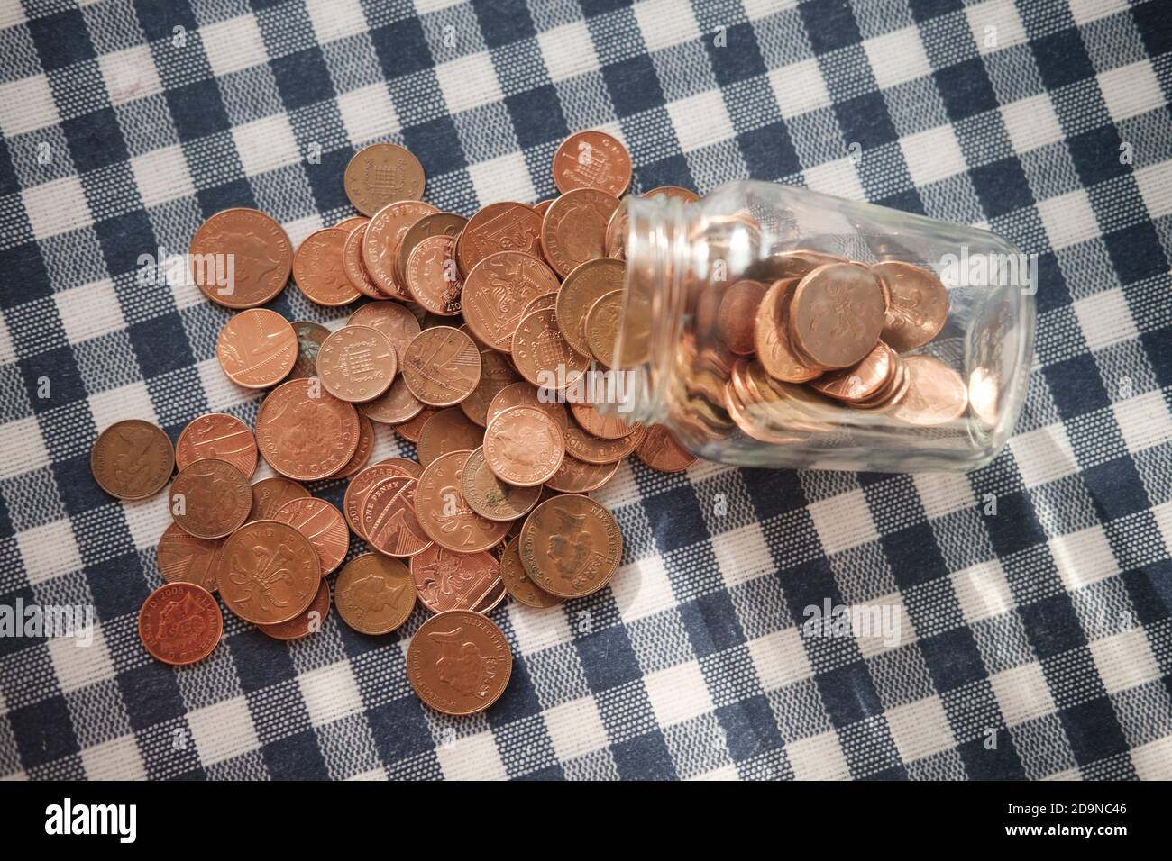 Münzen, Penny jar - Ersparnisse Stockfoto