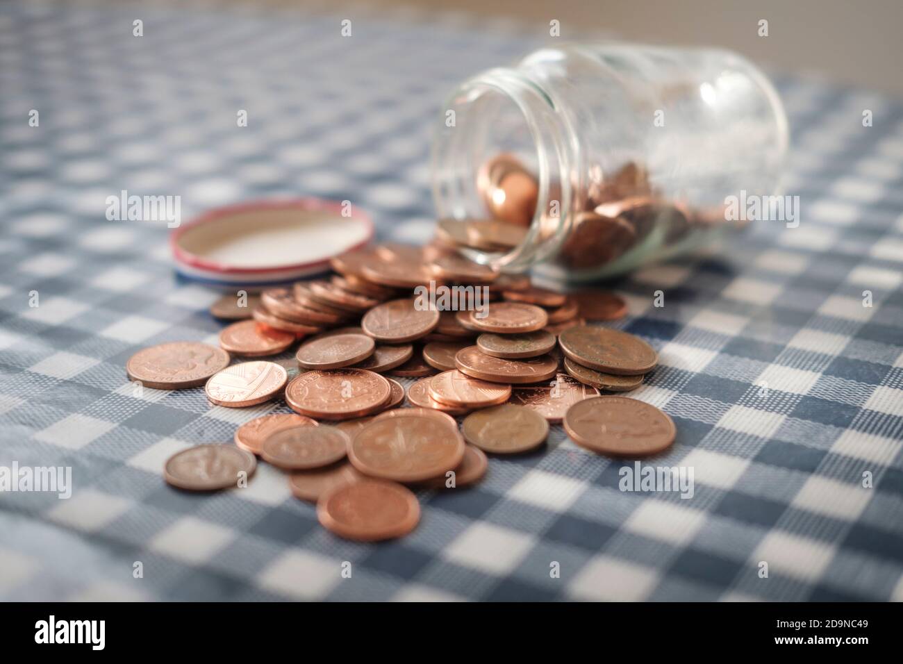 Münzen, Penny jar - Ersparnisse Stockfoto
